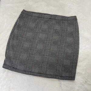 Elegant Gray Plaid Mini Skirt